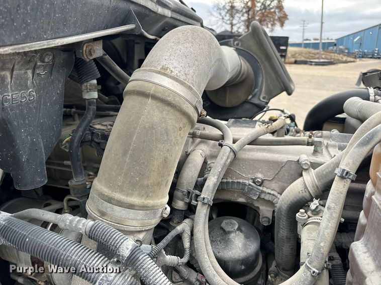 image for item EH7240 2013 International TranStar 8600 semi truck