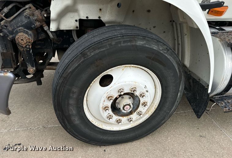 image for item EH7240 2013 International TranStar 8600 semi truck