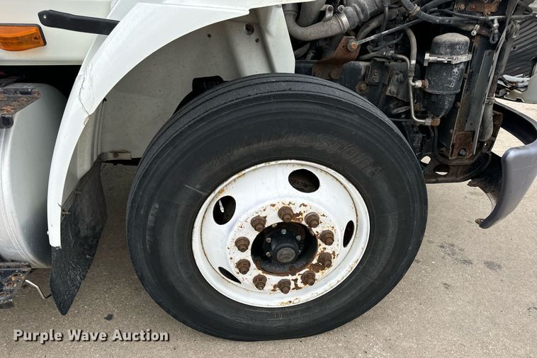 image for item EH7240 2013 International TranStar 8600 semi truck