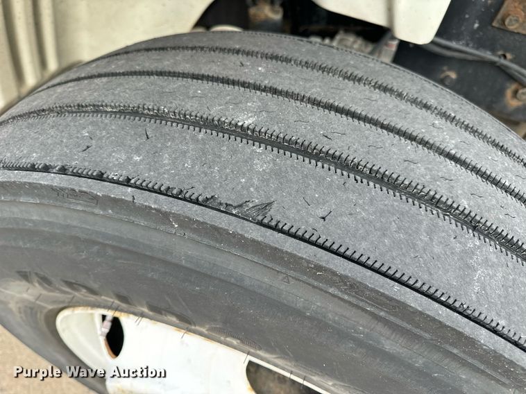 image for item EH7240 2013 International TranStar 8600 semi truck