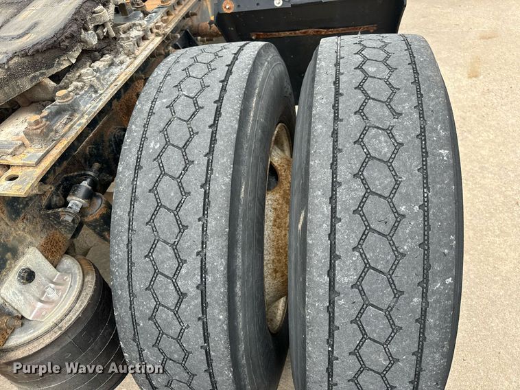 image for item EH7240 2013 International TranStar 8600 semi truck