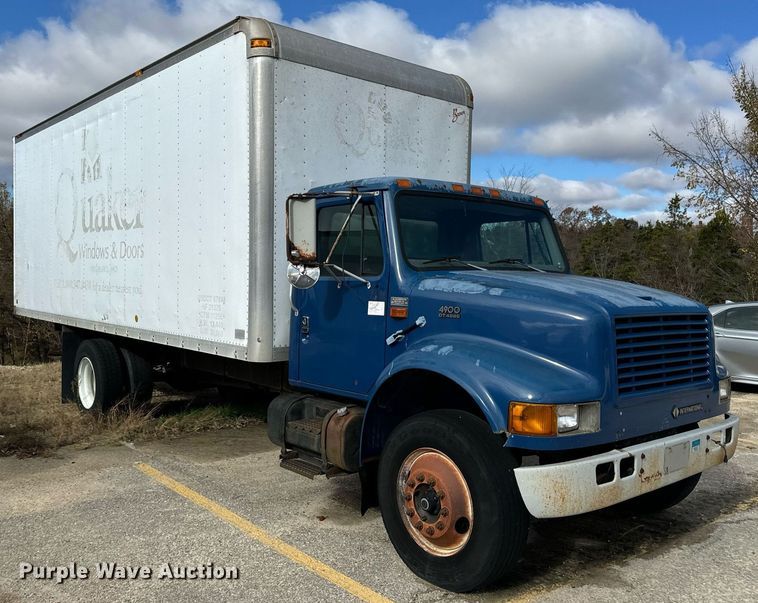 image for item EH7241 2000 International  4900 box truck