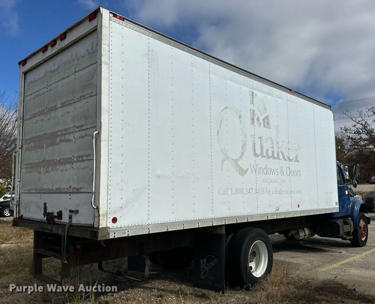 image for item EH7241 2000 International  4900 box truck