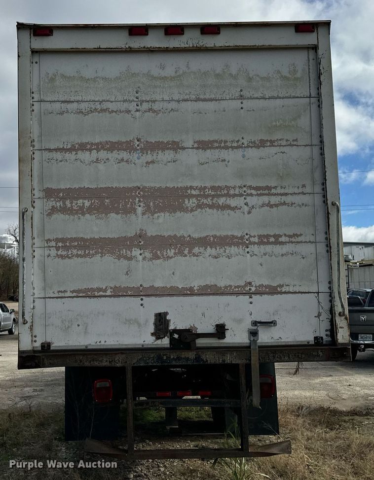 image for item EH7241 2000 International  4900 box truck