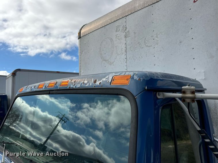 image for item EH7241 2000 International  4900 box truck