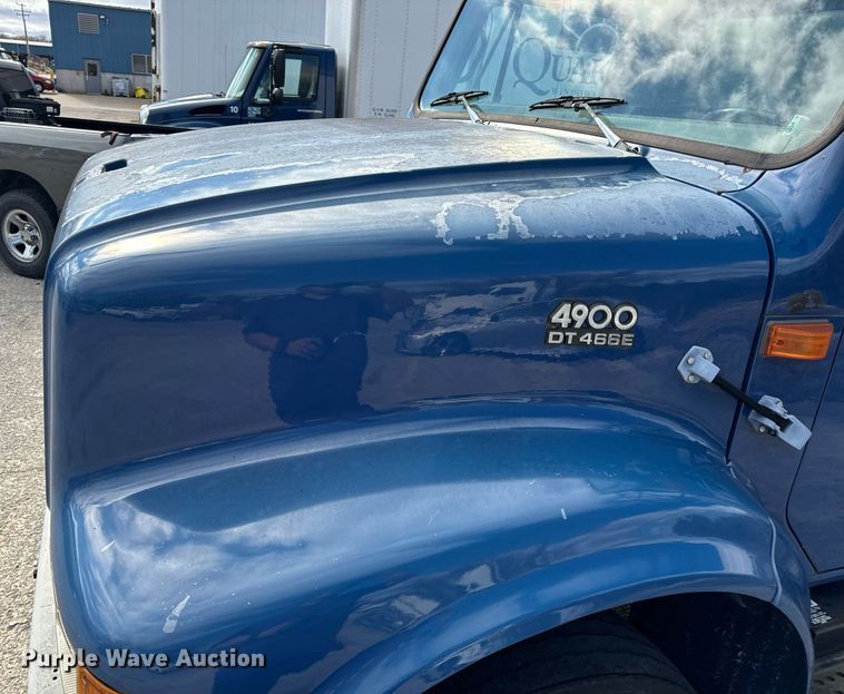 image for item EH7241 2000 International  4900 box truck