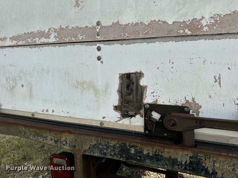 image for item EH7241 2000 International  4900 box truck