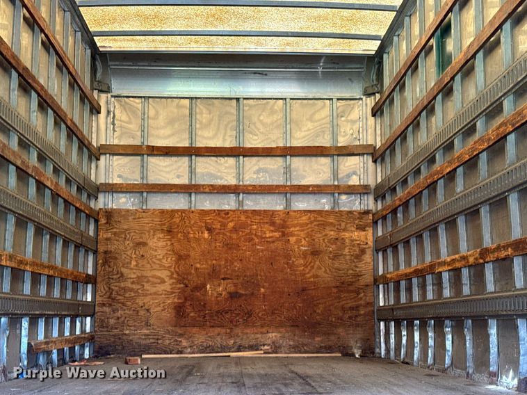 image for item EH7241 2000 International  4900 box truck