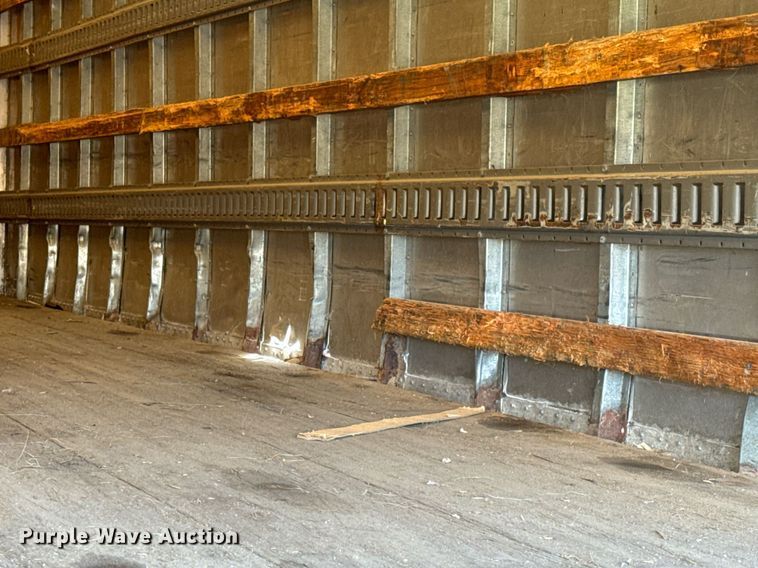 image for item EH7241 2000 International  4900 box truck