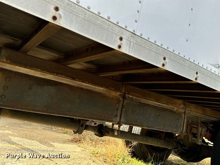 image for item EH7241 2000 International  4900 box truck