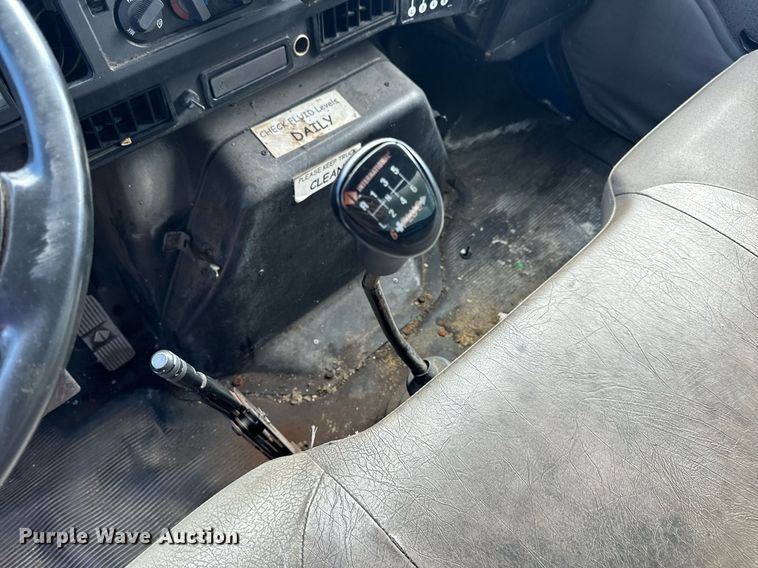 image for item EH7241 2000 International  4900 box truck