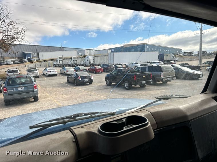 image for item EH7241 2000 International  4900 box truck