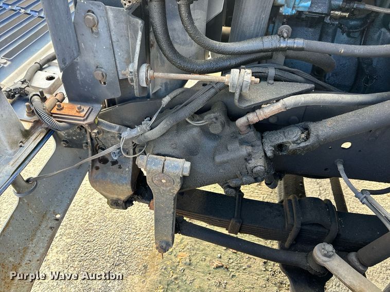 image for item EH7241 2000 International  4900 box truck