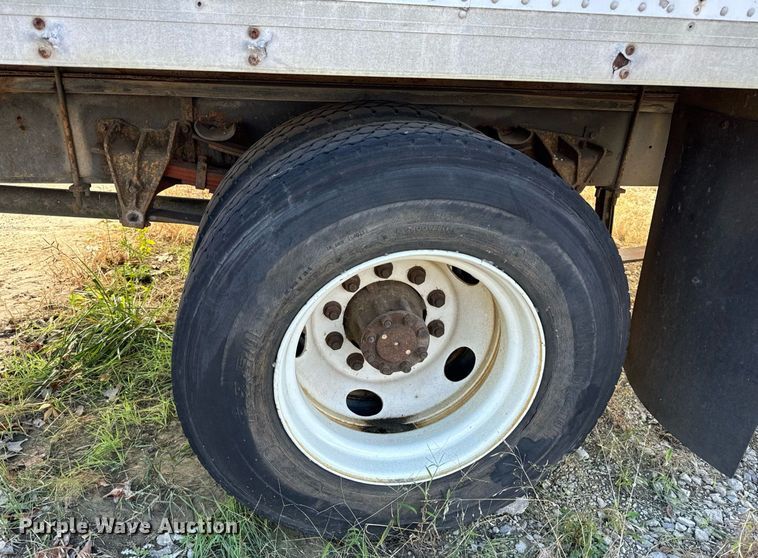 image for item EH7241 2000 International  4900 box truck