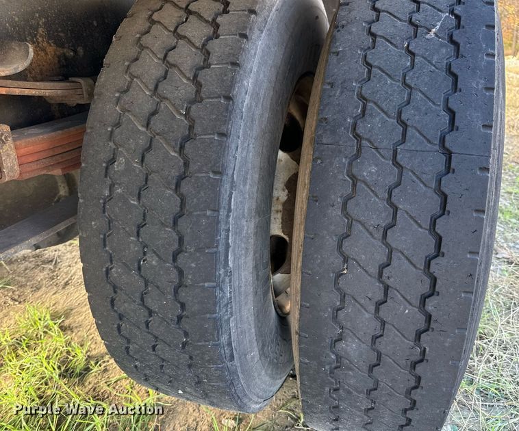 image for item EH7241 2000 International  4900 box truck