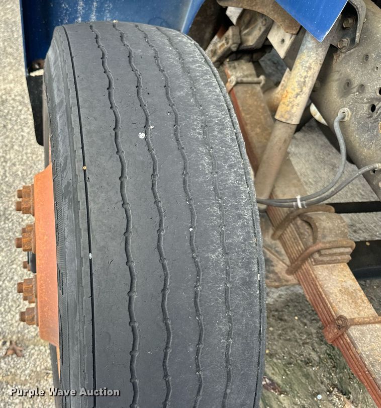 image for item EH7241 2000 International  4900 box truck