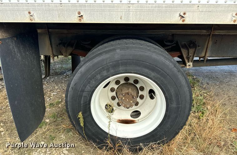 image for item EH7241 2000 International  4900 box truck