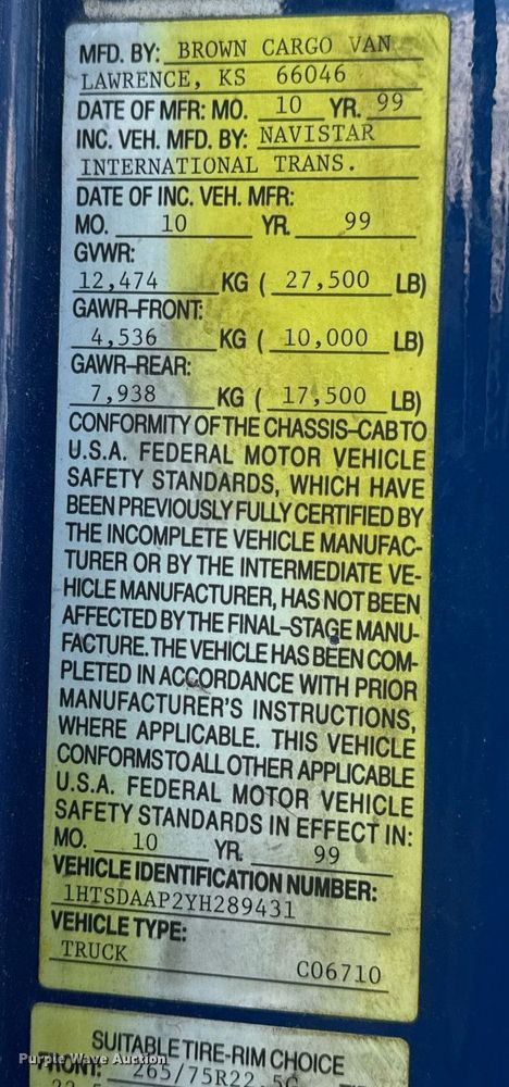 image for item EH7241 2000 International  4900 box truck