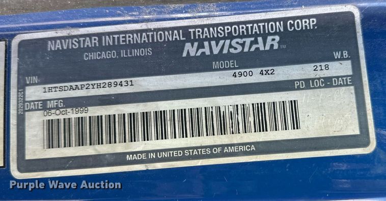 image for item EH7241 2000 International  4900 box truck