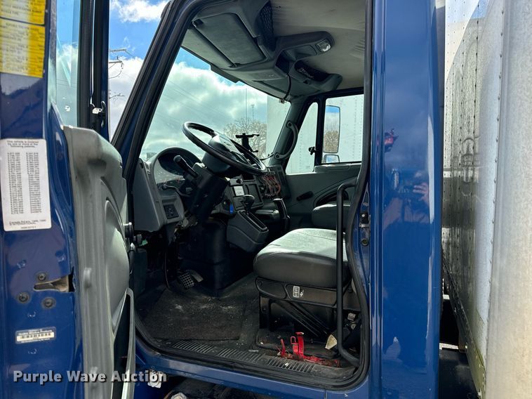 image for item EH7243 2007 International 4300 box truck