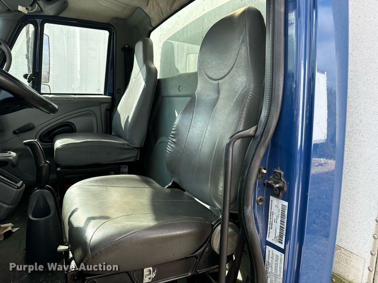 image for item EH7243 2007 International 4300 box truck