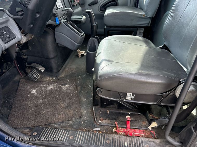 image for item EH7243 2007 International 4300 box truck