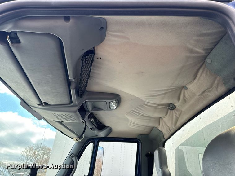 image for item EH7243 2007 International 4300 box truck