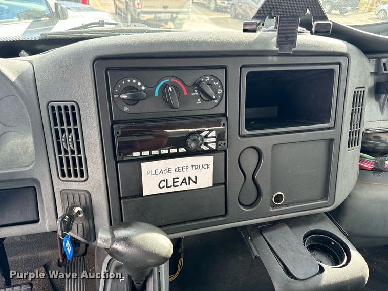 image for item EH7243 2007 International 4300 box truck