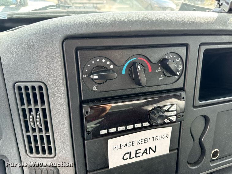 image for item EH7243 2007 International 4300 box truck