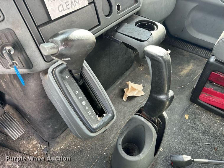 image for item EH7243 2007 International 4300 box truck