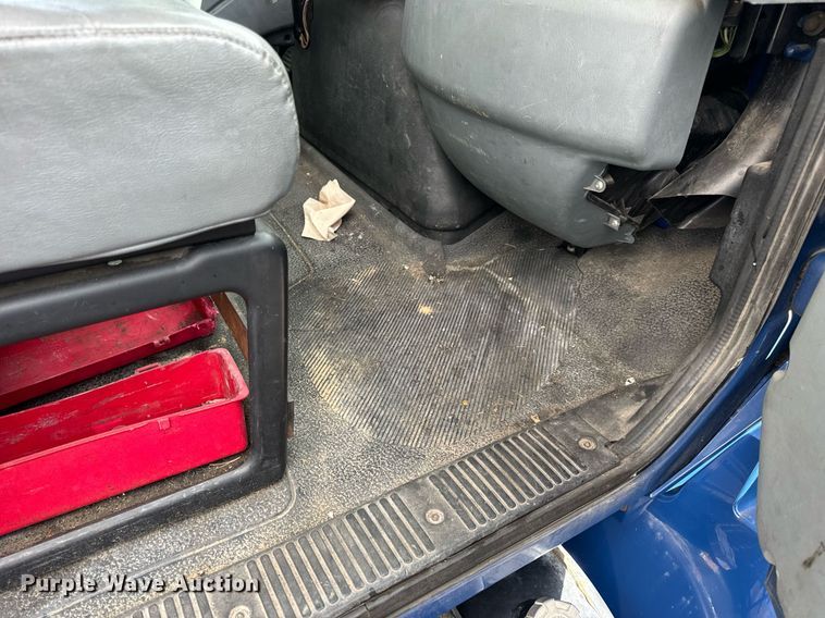 image for item EH7243 2007 International 4300 box truck