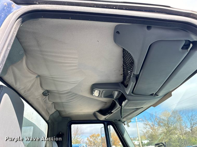 image for item EH7243 2007 International 4300 box truck