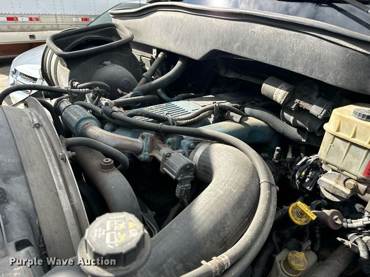 image for item EH7243 2007 International 4300 box truck