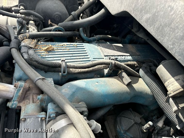 image for item EH7243 2007 International 4300 box truck