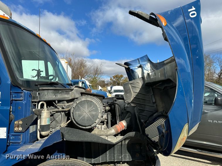 image for item EH7243 2007 International 4300 box truck