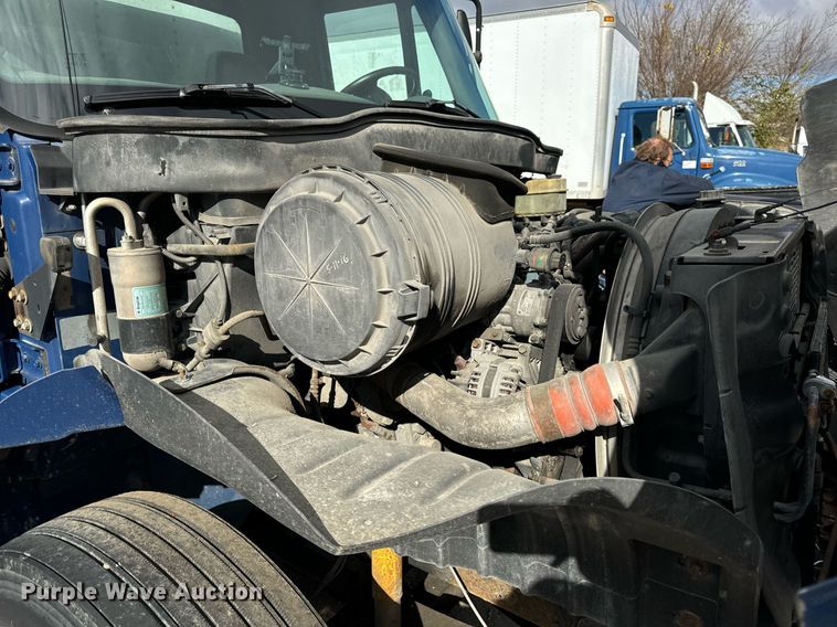 image for item EH7243 2007 International 4300 box truck