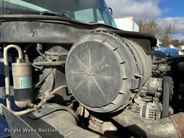 image for item EH7243 2007 International 4300 box truck