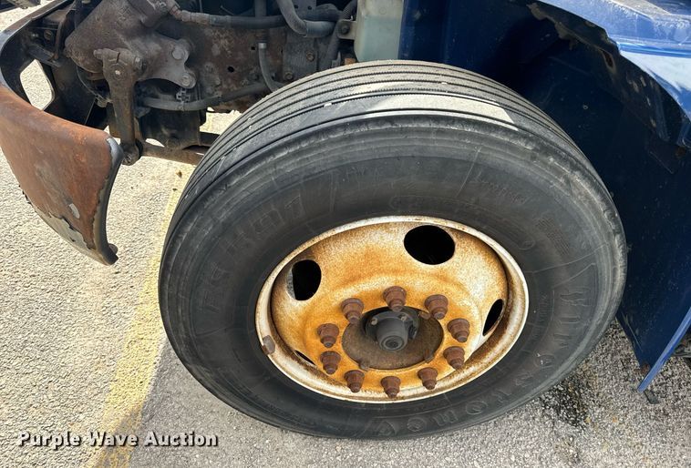 image for item EH7243 2007 International 4300 box truck