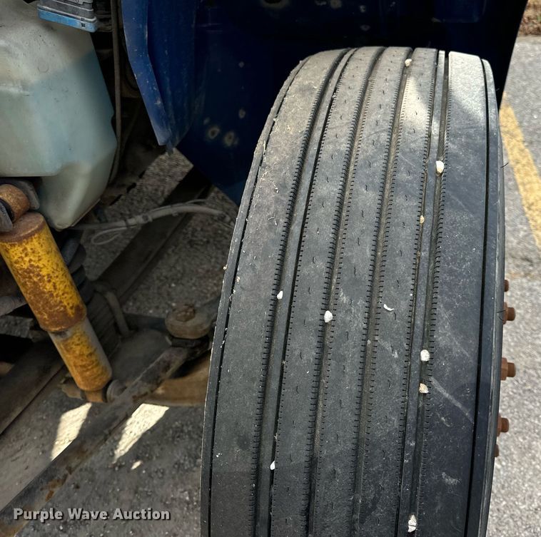 image for item EH7243 2007 International 4300 box truck