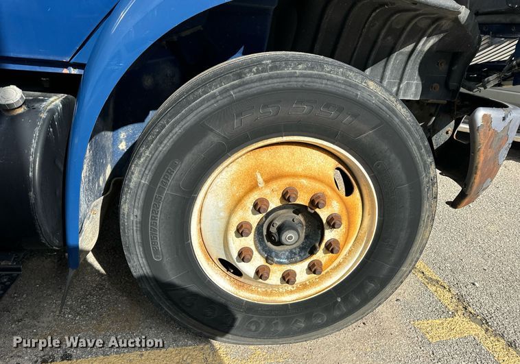 image for item EH7243 2007 International 4300 box truck