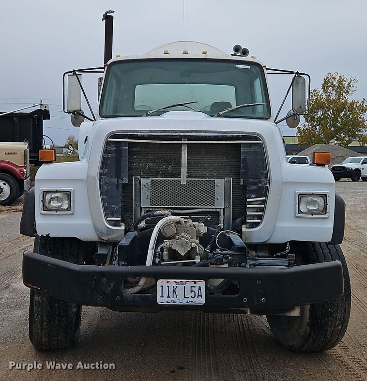 image for item EI8550 1988 Ford L9000 ready mix truck