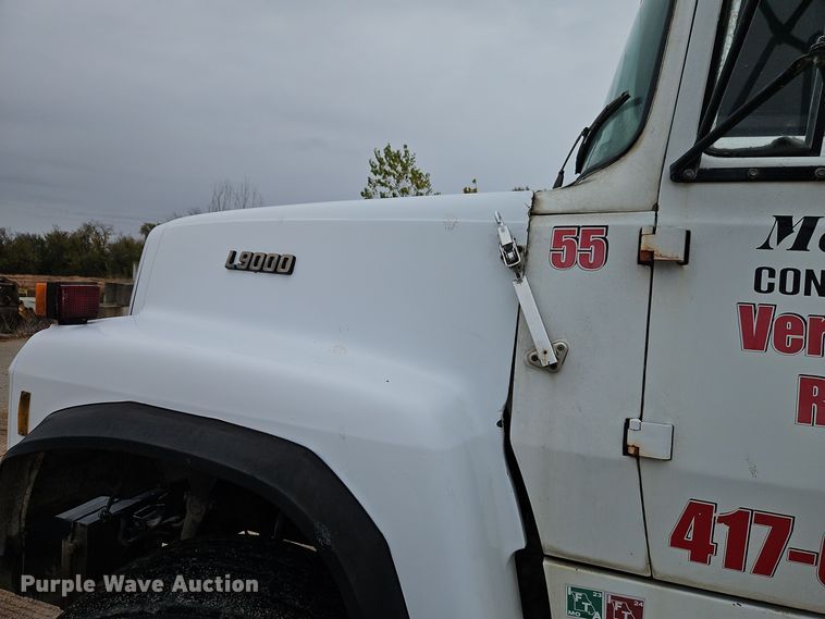 image for item EI8550 1988 Ford L9000 ready mix truck