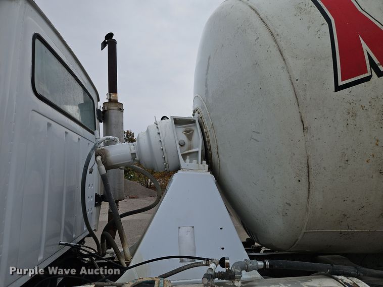 image for item EI8550 1988 Ford L9000 ready mix truck