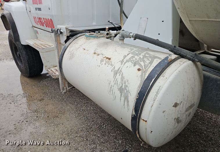 image for item EI8550 1988 Ford L9000 ready mix truck