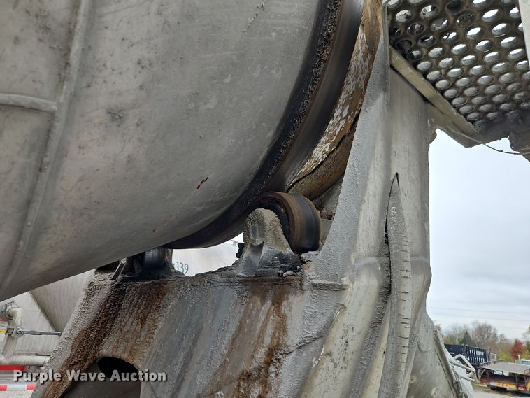 image for item EI8550 1988 Ford L9000 ready mix truck