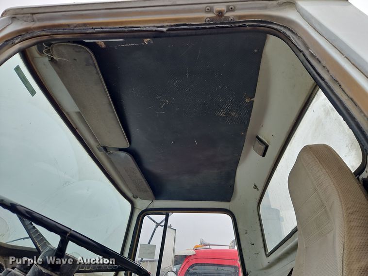 image for item EI8550 1988 Ford L9000 ready mix truck