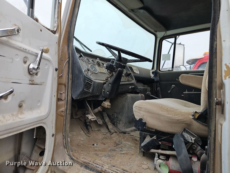 image for item EI8550 1988 Ford L9000 ready mix truck