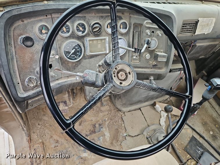 image for item EI8550 1988 Ford L9000 ready mix truck