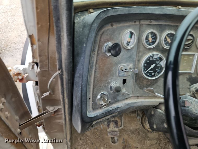 image for item EI8550 1988 Ford L9000 ready mix truck