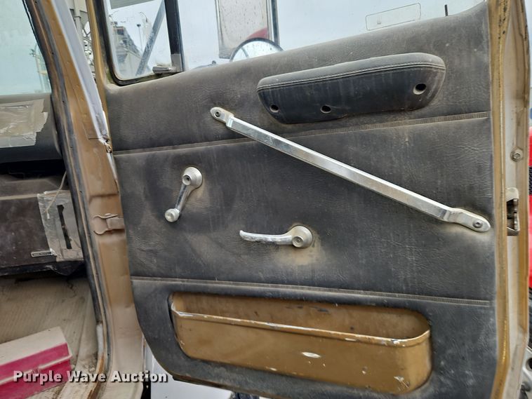 image for item EI8550 1988 Ford L9000 ready mix truck